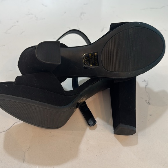Heart in D suede black heels, angle strap. New w/o tags/box. Women’s size 7.5. - Picture 5 of 8